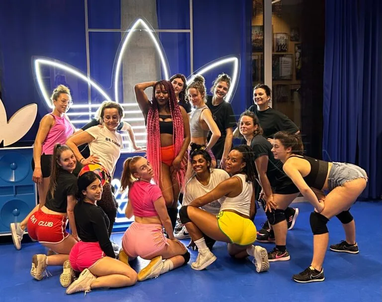 Twerk Paris - Patricia Badin entourée de ses élèves lors d'un évènement Adidas à Paris