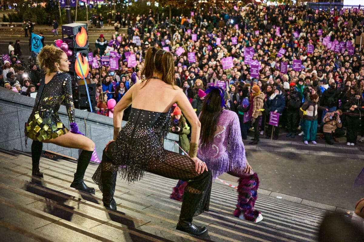 Danseuses de Twerk place de la bastille à paris