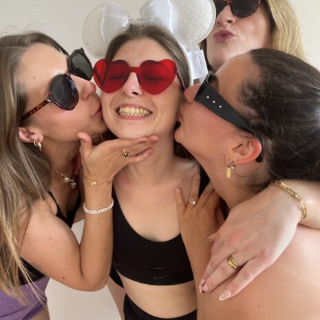 EVJF TWERK · Elle dit oui. Vous dites twerk. 💍🔥 Le meilleur cadeau qu'on puisse offrir à une future mariée ? Une heure à danser, rire et se lâcher complètement avec ses copines. 💜